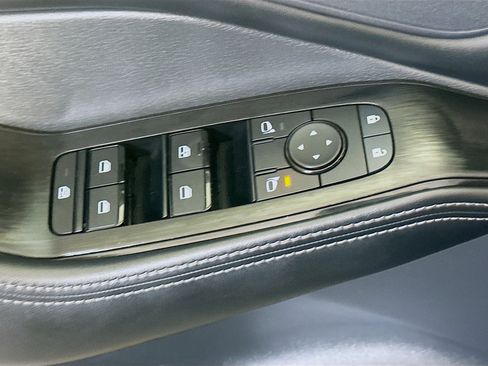 Used 2025 Nissan Rogue SV AWD/4WD image 15