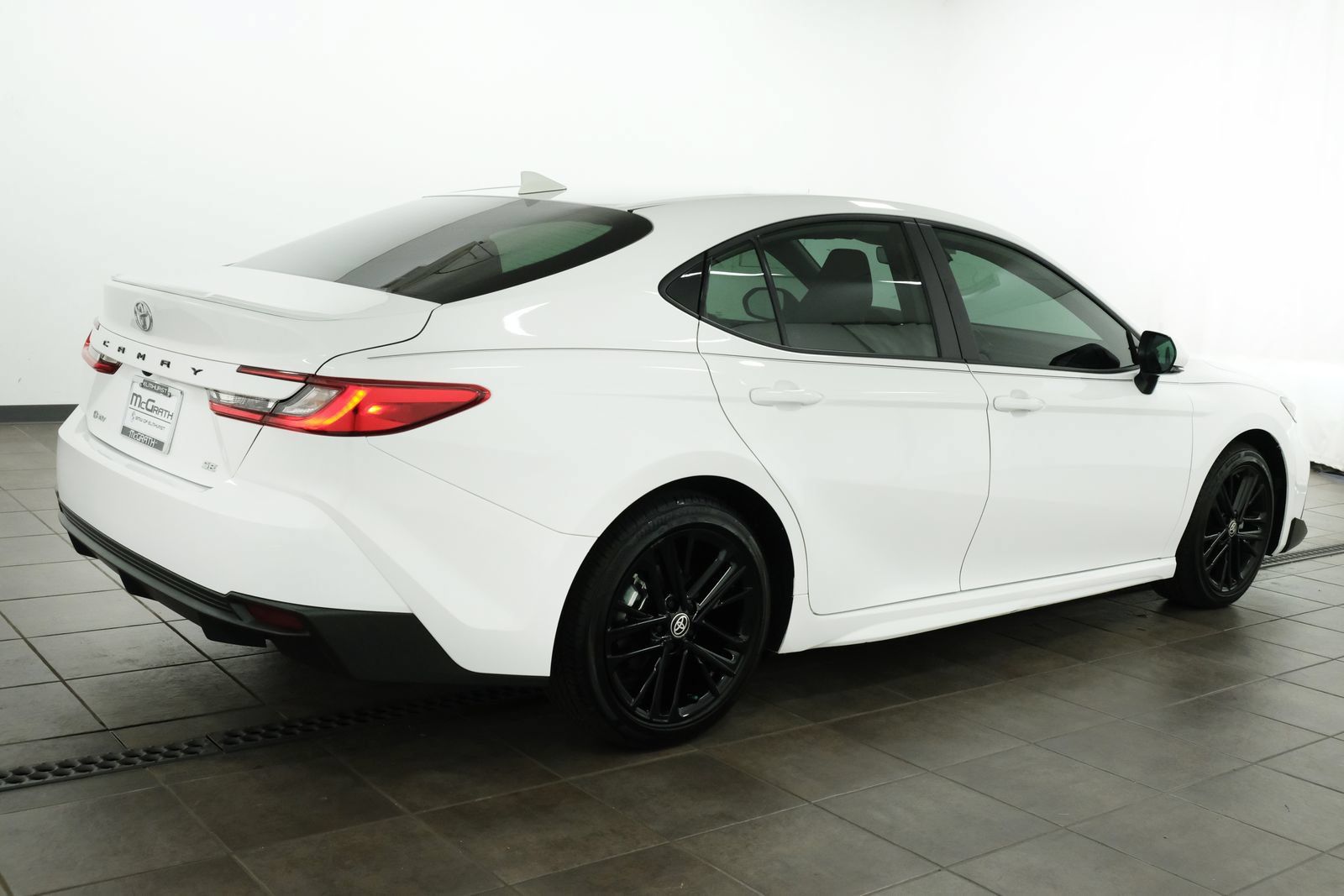 Used 2026 Toyota Camry SE w/ Convenience Package FWD image 5
