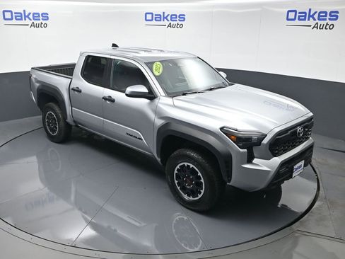Used 2025 Toyota Tacoma TRD Off-Road AWD/4WD image 46