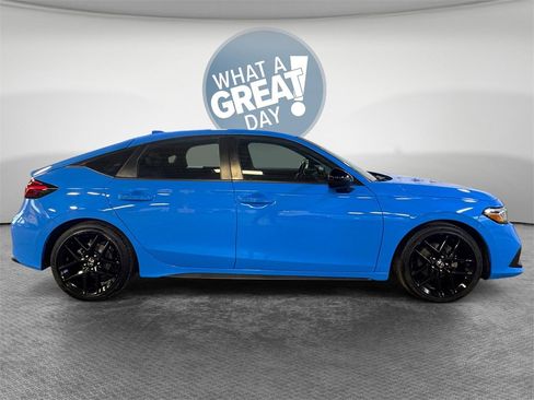 Used 2023 Honda Civic Sport image 2