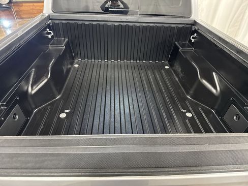 Used 2018 Toyota Tacoma TRD Off-Road image 32