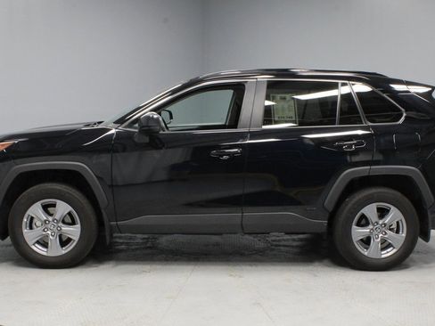Used 2022 Toyota RAV4 LE image 8