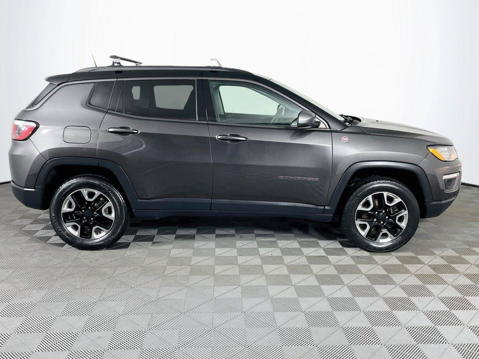 Used 2018 Jeep Compass Trailhawk w/ Cold Weather Group AWD/4WD image 11