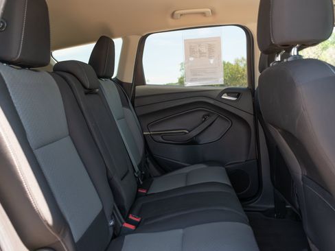 Used 2017 Ford Escape SE w/ SE Cold Weather Package AWD/4WD image 18