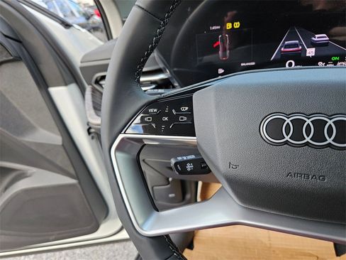 Used 2025 Audi Q5 Premium Plus image 11