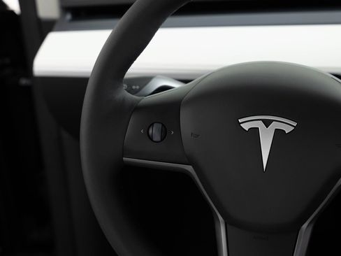 Used 2024 Tesla Model Y Long Range AWD/4WD image 30
