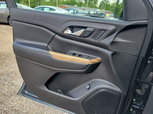 Used 2019 GMC Acadia Denali w/ Technology Package AWD/4WD image 31