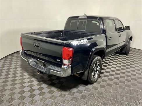 Used 2016 Toyota Tacoma TRD Sport image 15