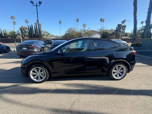 Used 2024 Tesla Model Y Long Range AWD/4WD image 8