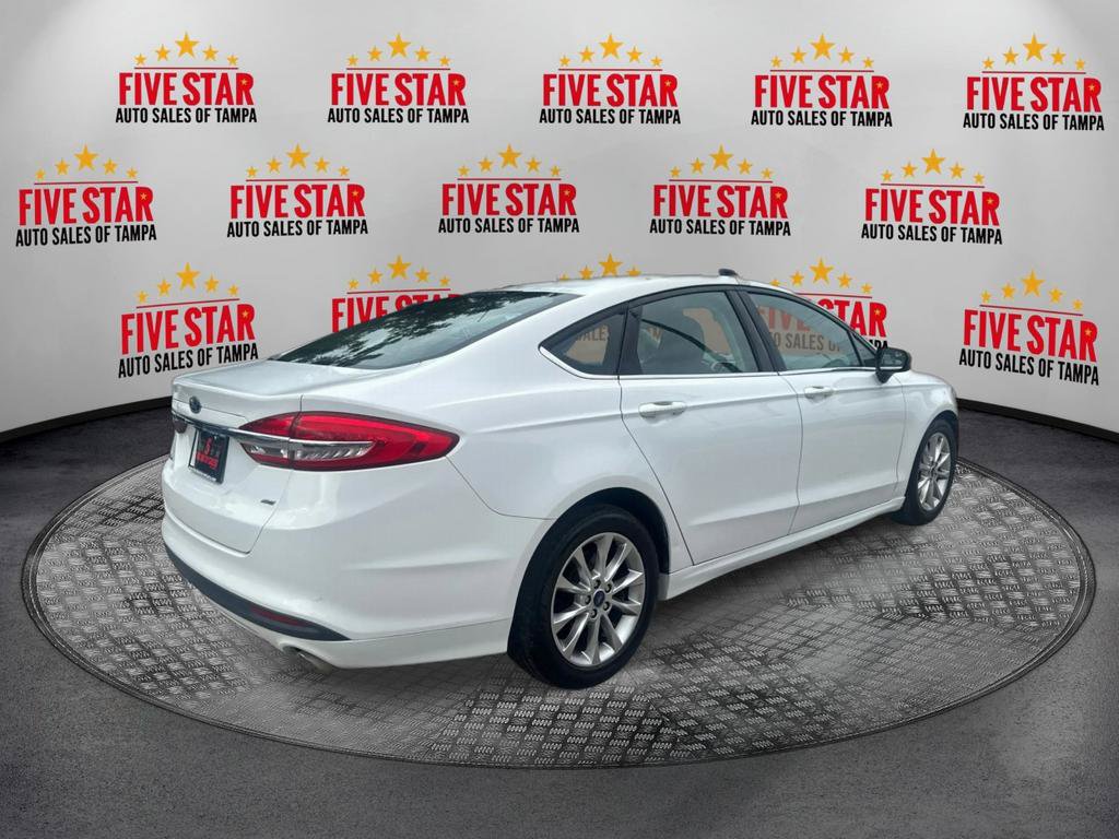 Used 2017 Ford Fusion SE FWD image 7