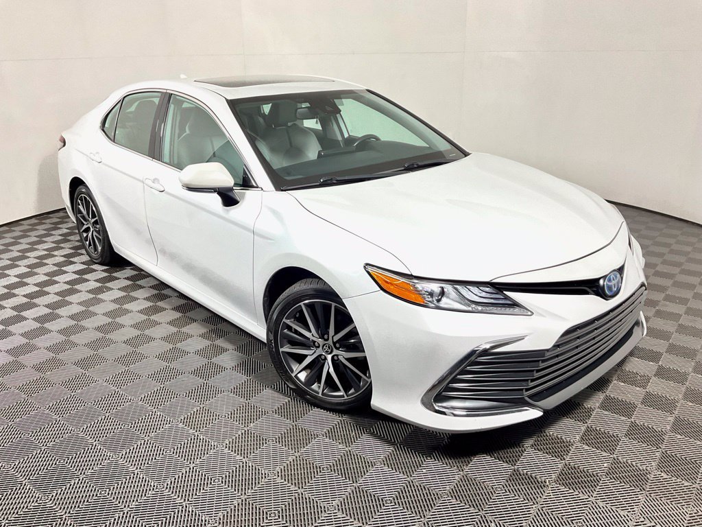 Used 2022 Toyota Camry XLE w/ Cold Weather Package FWD image 7