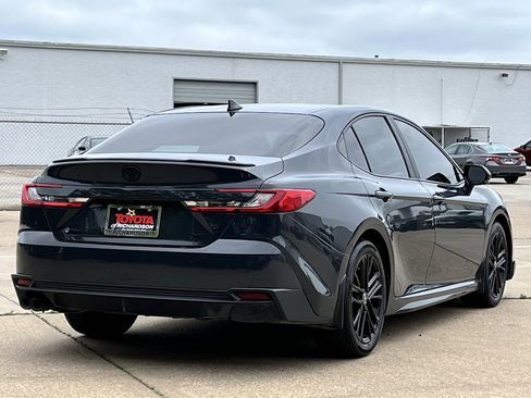 Used 2025 Toyota Camry SE w/ Convenience Package FWD image 4