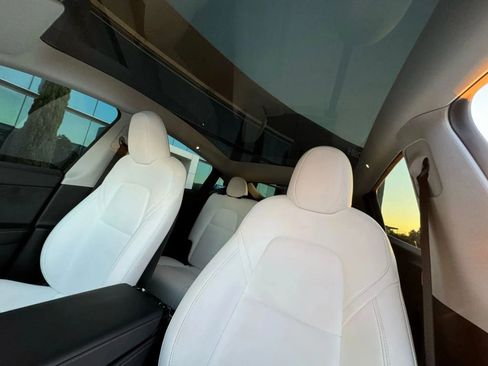 Used 2023 Tesla Model Y Performance image 11