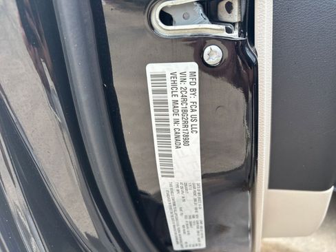 Used 2024 Chrysler Pacifica Touring-L image 29