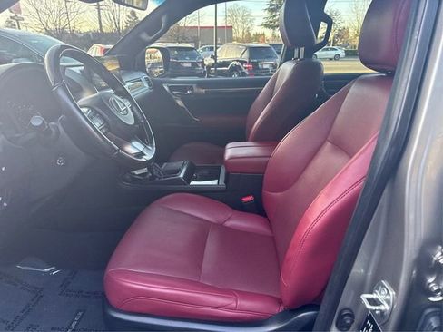 Used 2022 Lexus GX 460 Premium w/ Accessory Package image 9