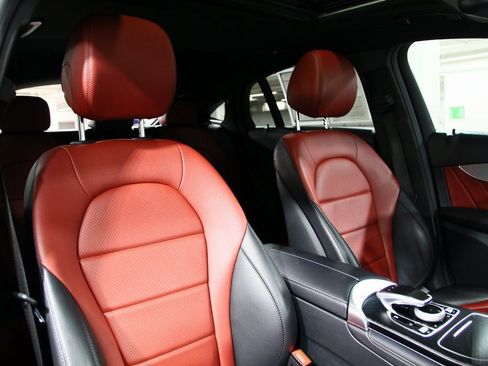 Used 2019 Mercedes-Benz GLC 300 4MATIC Coupe image 25