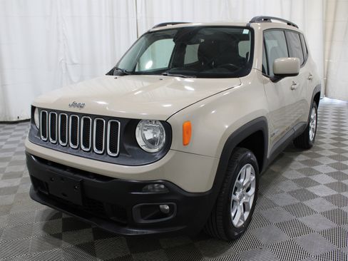 Used 2016 Jeep Renegade Latitude w/ Cold Weather Group image 33