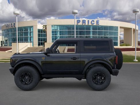 New 2026 Ford Bronco Badlands image 3