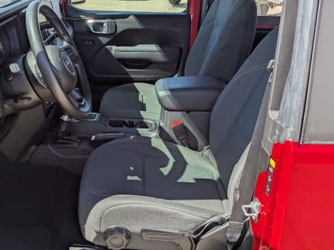 Used 2025 Jeep Wrangler Sport AWD/4WD image 7
