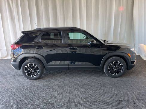 Used 2023 Chevrolet TrailBlazer LT FWD image 2