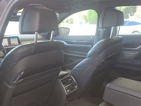 Used 2020 BMW 740i xDrive w/ M Sport Package AWD/4WD image 11