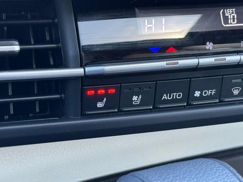 Used 2025 Toyota Sienna Platinum image 24