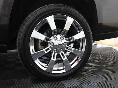 Used 2017 Cadillac Escalade Premium Luxury AWD/4WD image 36
