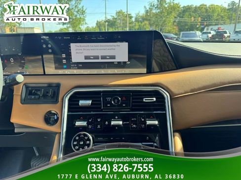 Used 2025 Nissan Armada Platinum Reserve AWD/4WD image 23