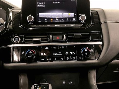 Used 2024 Nissan Pathfinder SV image 27