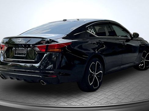 Used 2024 Nissan Altima 2.5 SR FWD image 5