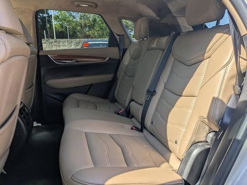 Used 2017 Cadillac XT5 Platinum AWD/4WD image 14
