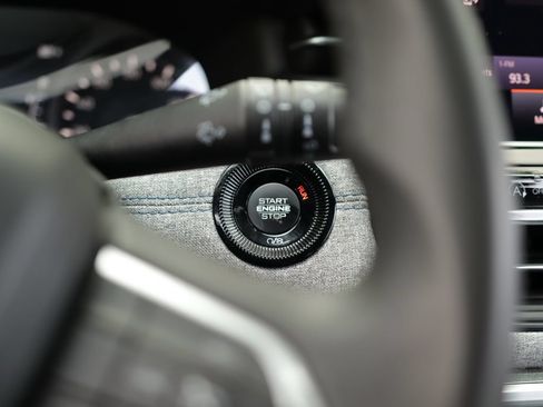 Used 2024 Jeep Compass Latitude AWD/4WD image 17