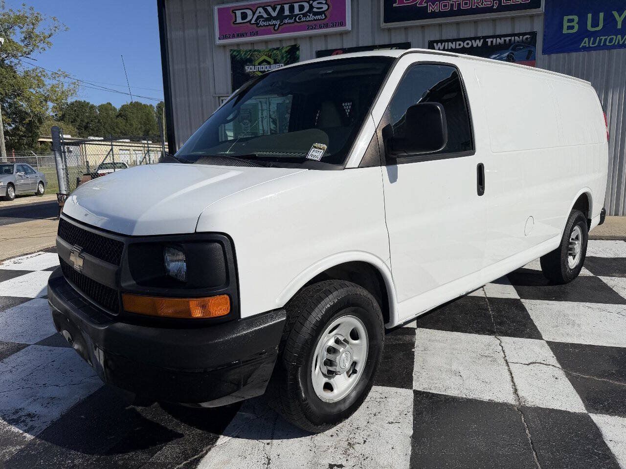 Used 2015 Chevrolet Express 2500 RWD image 2