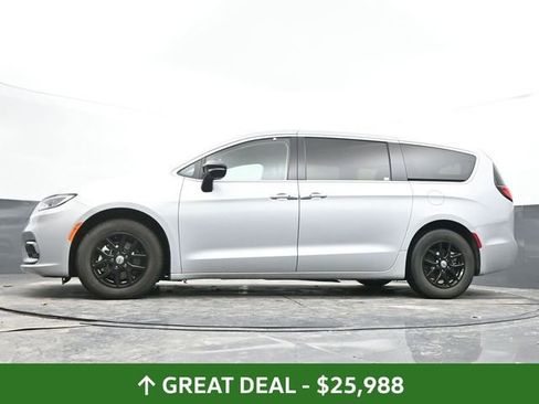 Used 2024 Chrysler Pacifica Touring-L image 50