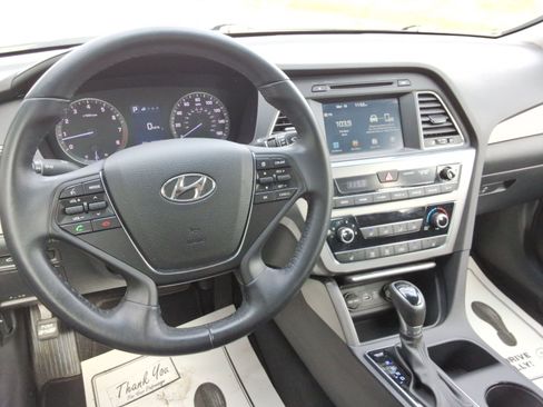 Used 2016 Hyundai Sonata Sport w/ Option Group 1V image 12