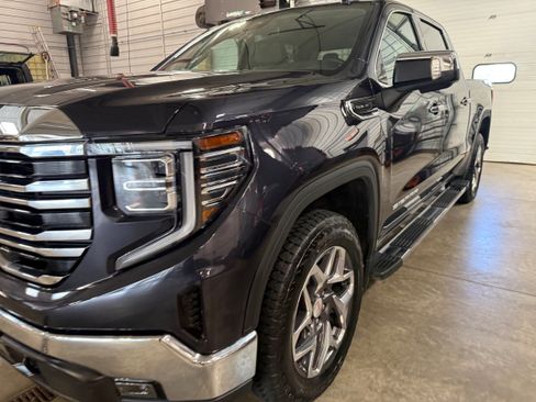 Used 2023 GMC Sierra 1500 SLT w/ SLT Premium Package AWD/4WD image 44