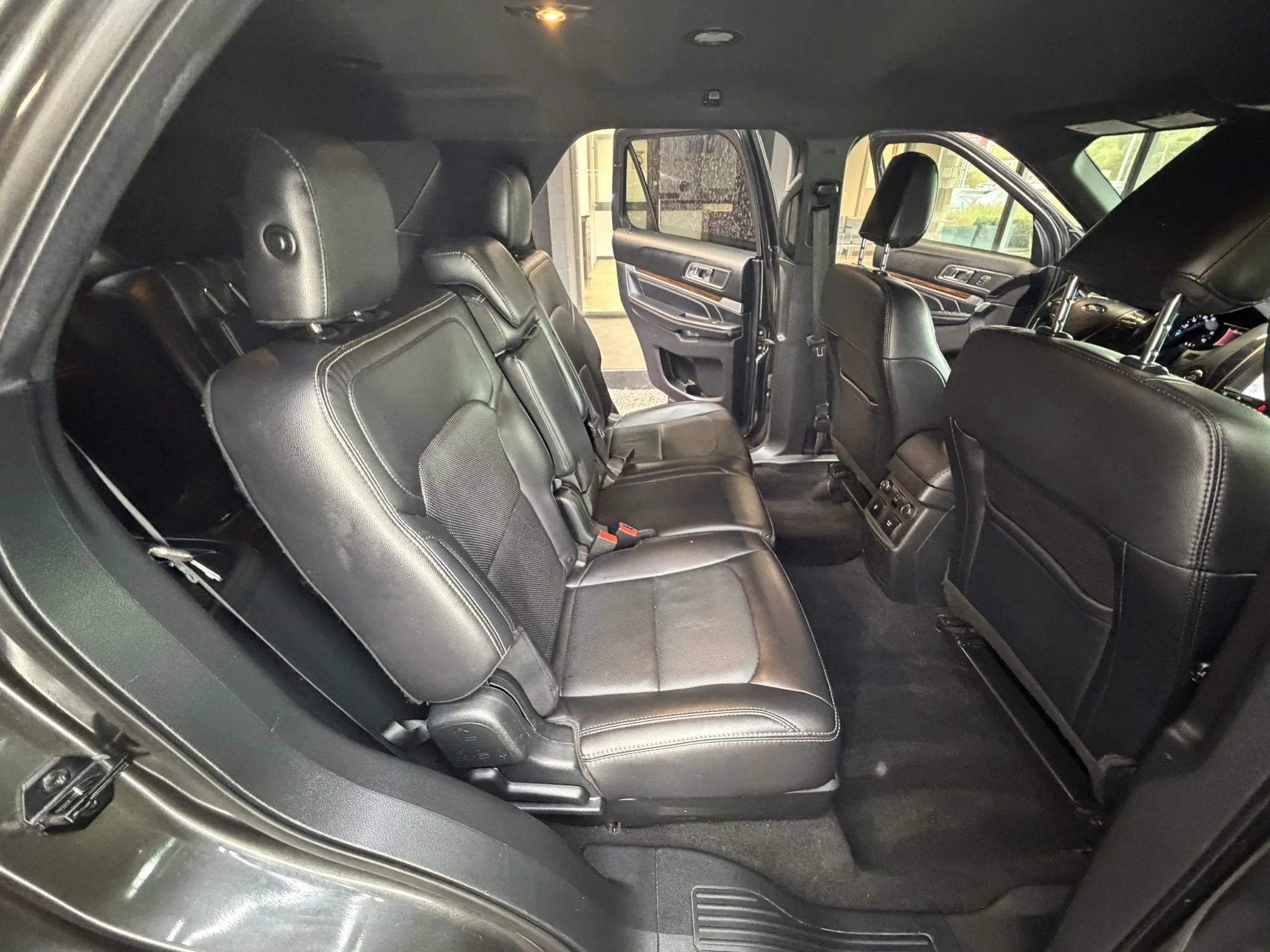 Used 2019 Ford Explorer Limited w/ Class III Trailer Tow Package FWD image 40