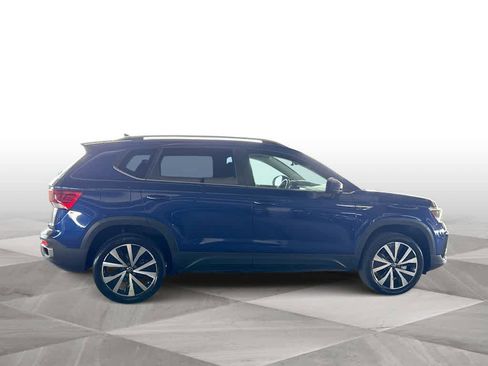 Used 2024 Volkswagen Taos SE FWD image 9