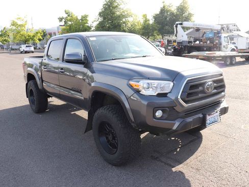 Used 2021 Toyota Tacoma SR5 AWD/4WD image 3
