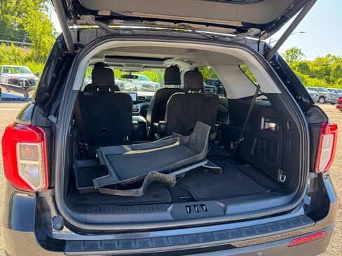 Used 2023 Ford Explorer XLT w/ Equipment Group 202A AWD/4WD image 16