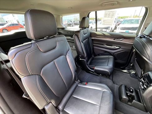 Used 2023 Jeep Grand Cherokee L Limited w/ Black Appearance Package AWD/4WD image 15