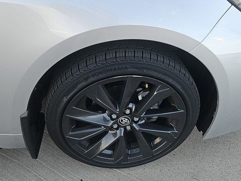 Used 2026 Toyota Corolla SE w/ SE Package FWD image 3