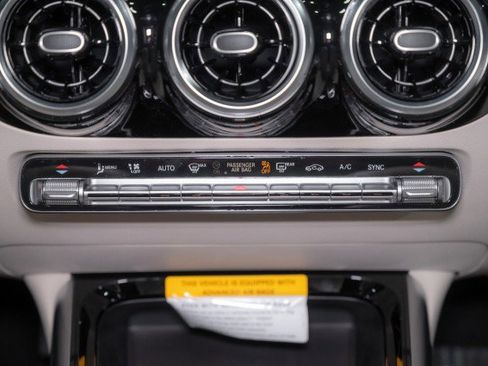 New 2025 Mercedes-Benz GLA 250 4MATIC image 16