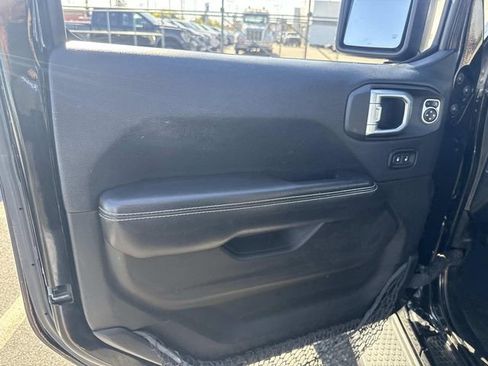 Used 2018 Jeep Wrangler Unlimited Sahara AWD/4WD image 20