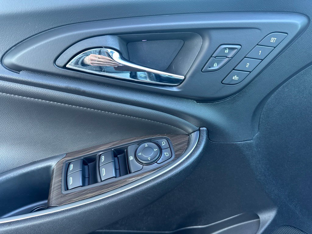 Used 2024 Chevrolet Malibu LT FWD image 21