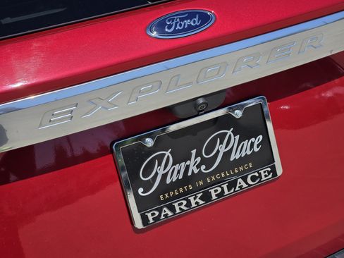 Used 2021 Ford Explorer Platinum w/ Equipment Group 601A AWD/4WD image 42