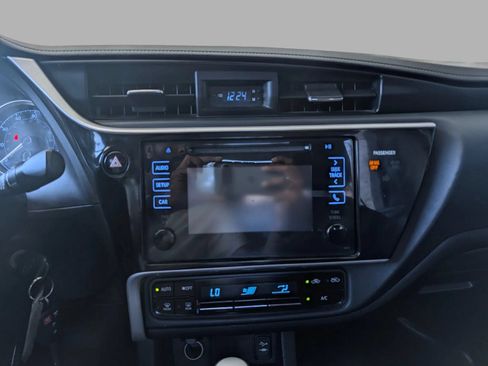 Used 2017 Toyota Corolla LE FWD image 34