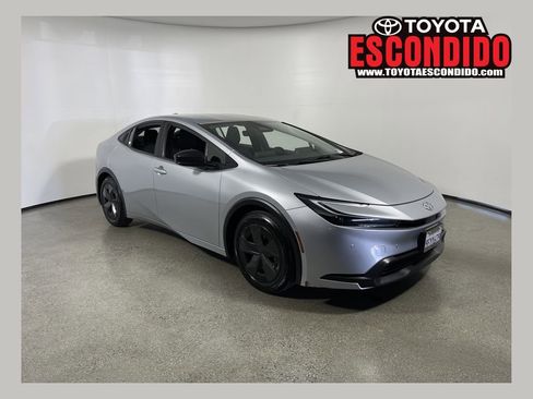 Used 2023 Toyota Prius LE image 1