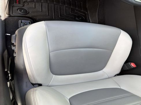 Used 2023 Toyota RAV4 XLE Premium image 12