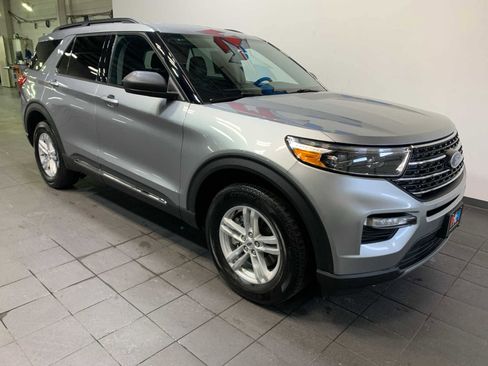 Used 2024 Ford Explorer XLT w/ Equipment Group 202A image 2